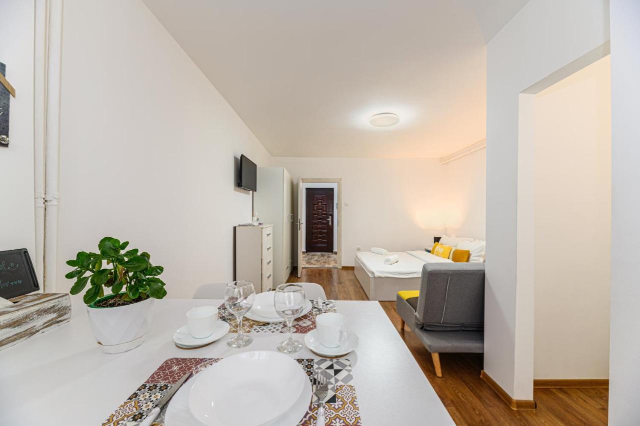 Jad - Family - Apartments & Studios Braşov Esterno foto